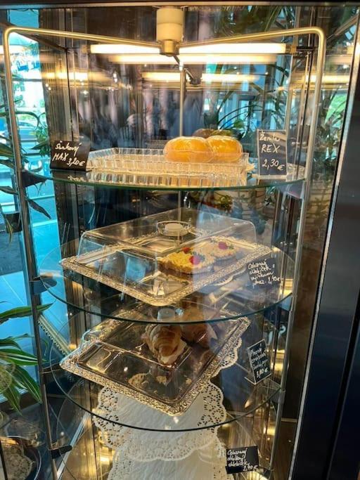 1St May Plaza Μπρατισλάβα Εξωτερικό φωτογραφία