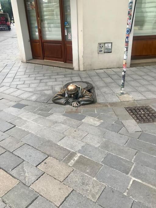 1St May Plaza Μπρατισλάβα Εξωτερικό φωτογραφία
